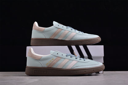 Handball Spezial Kith azul celeste y beige