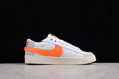 Blazer Low '77 blanco y naranja