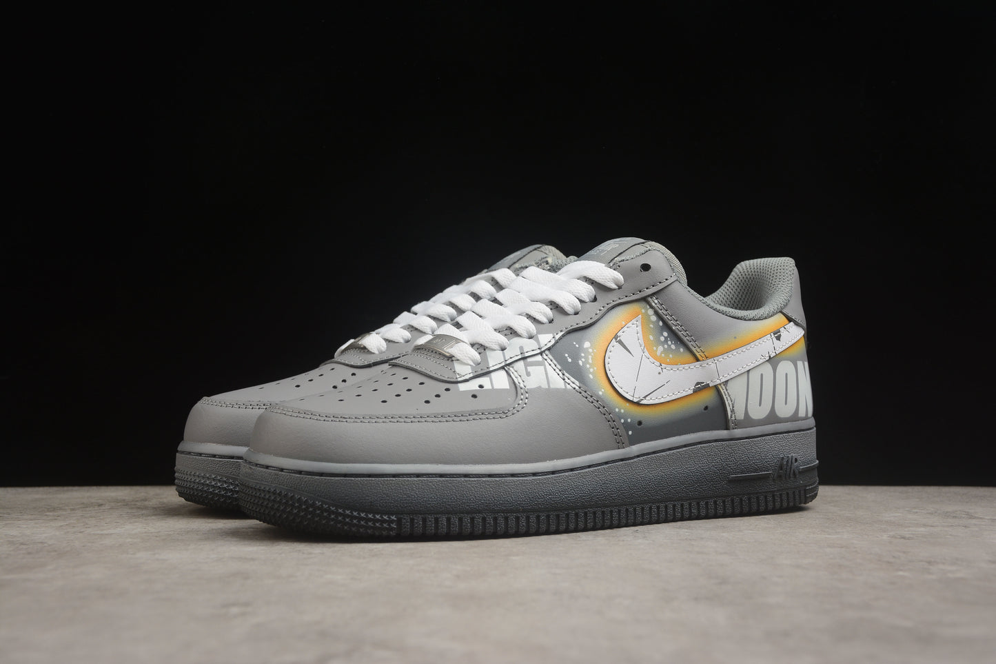 Air Force 1 07 cinza oscuro y blanco