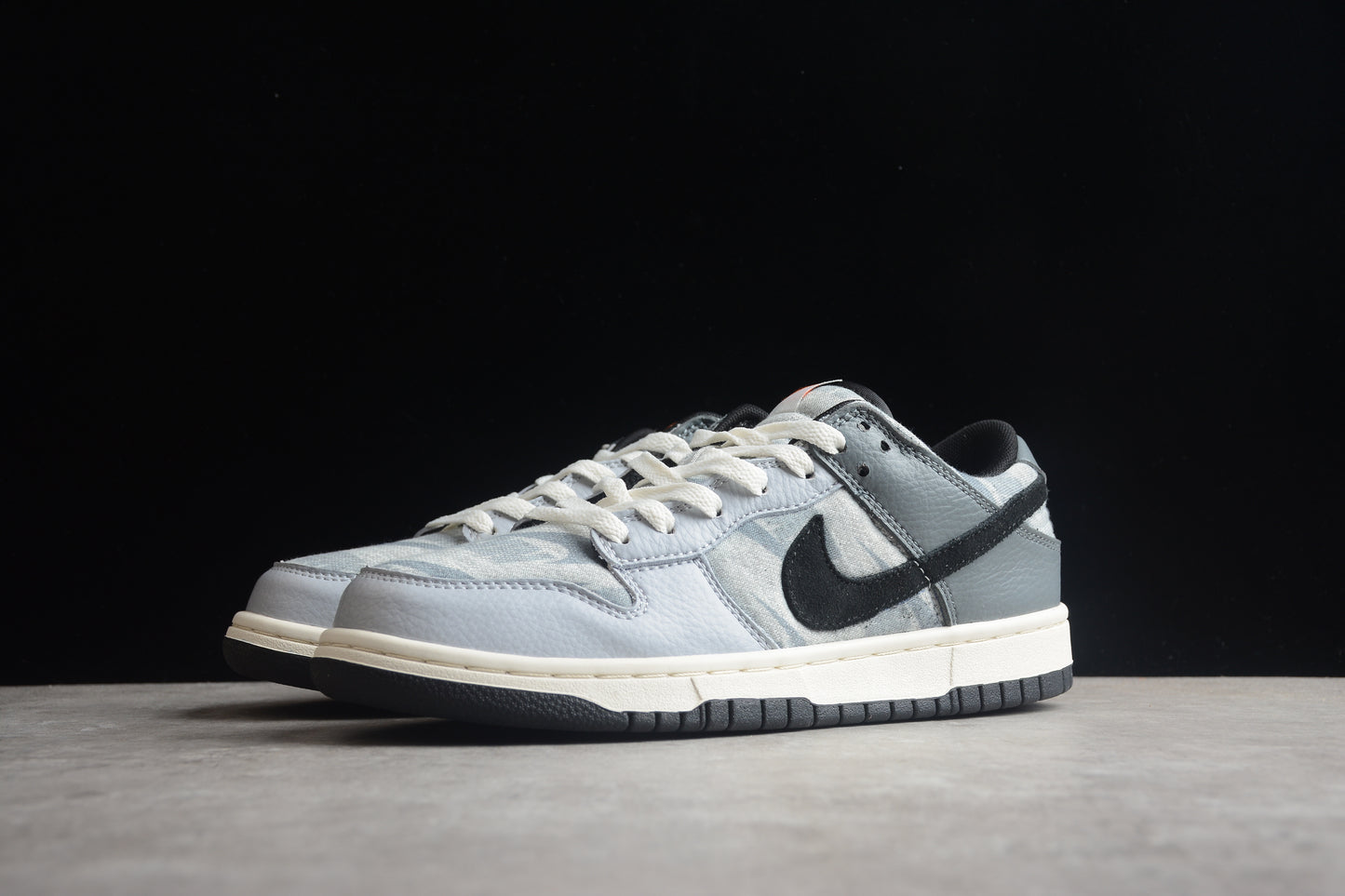 Dunk Low gris y off noir