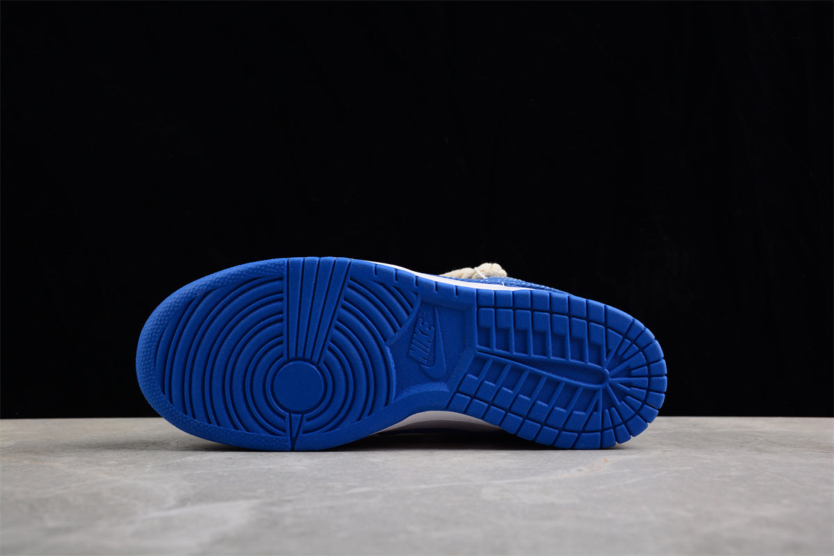 Dunk Low SB azul y blanco