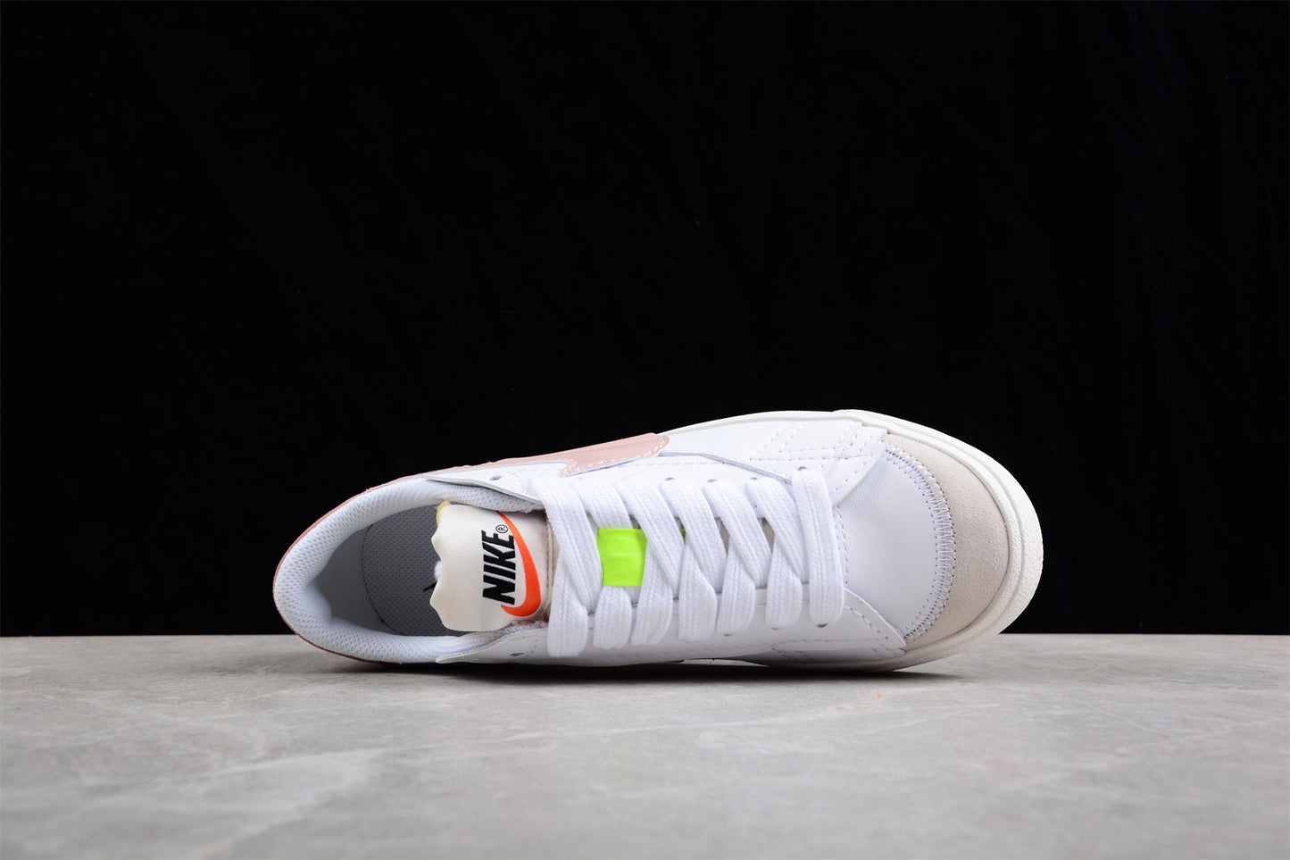 Blazer Low '77 blanco y rosa