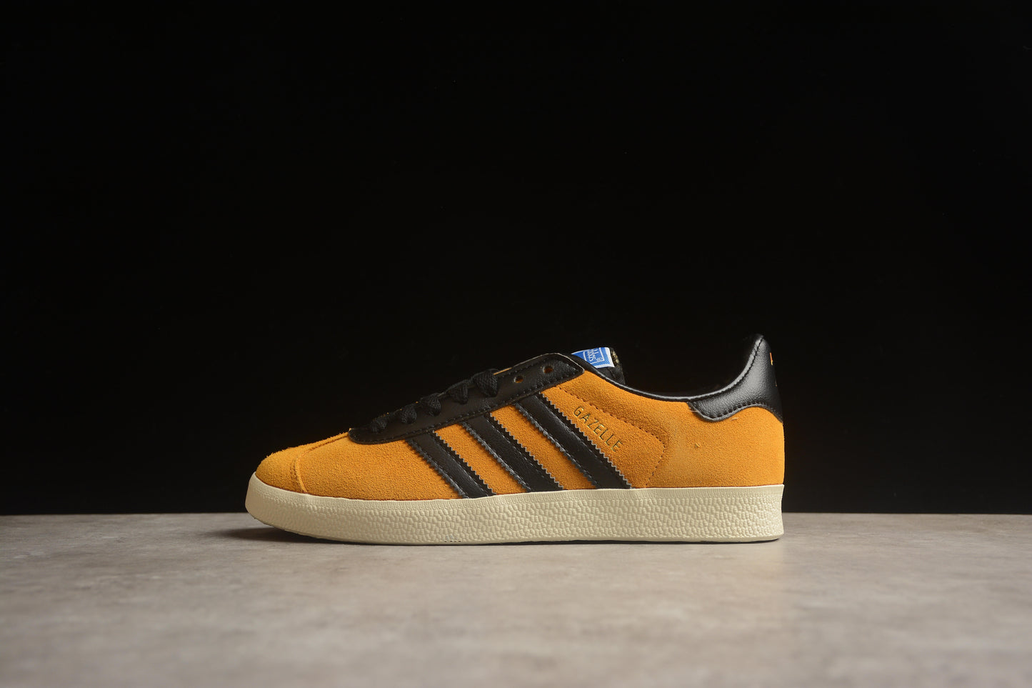 Gazelle amarillo y negro