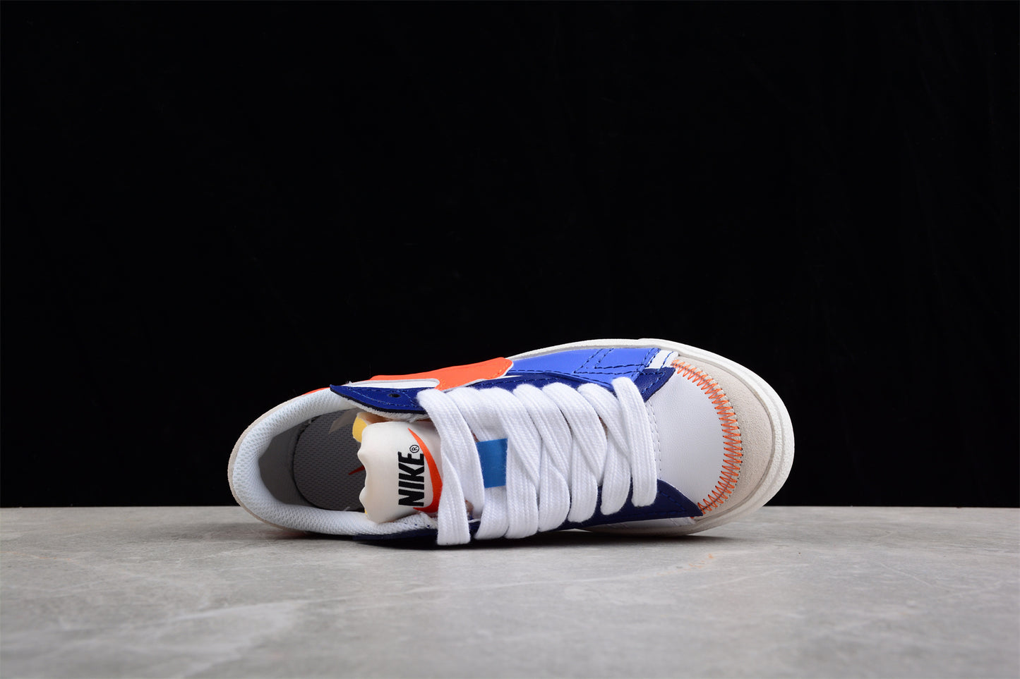 Blazer Low '77 blanco, azul y rojo