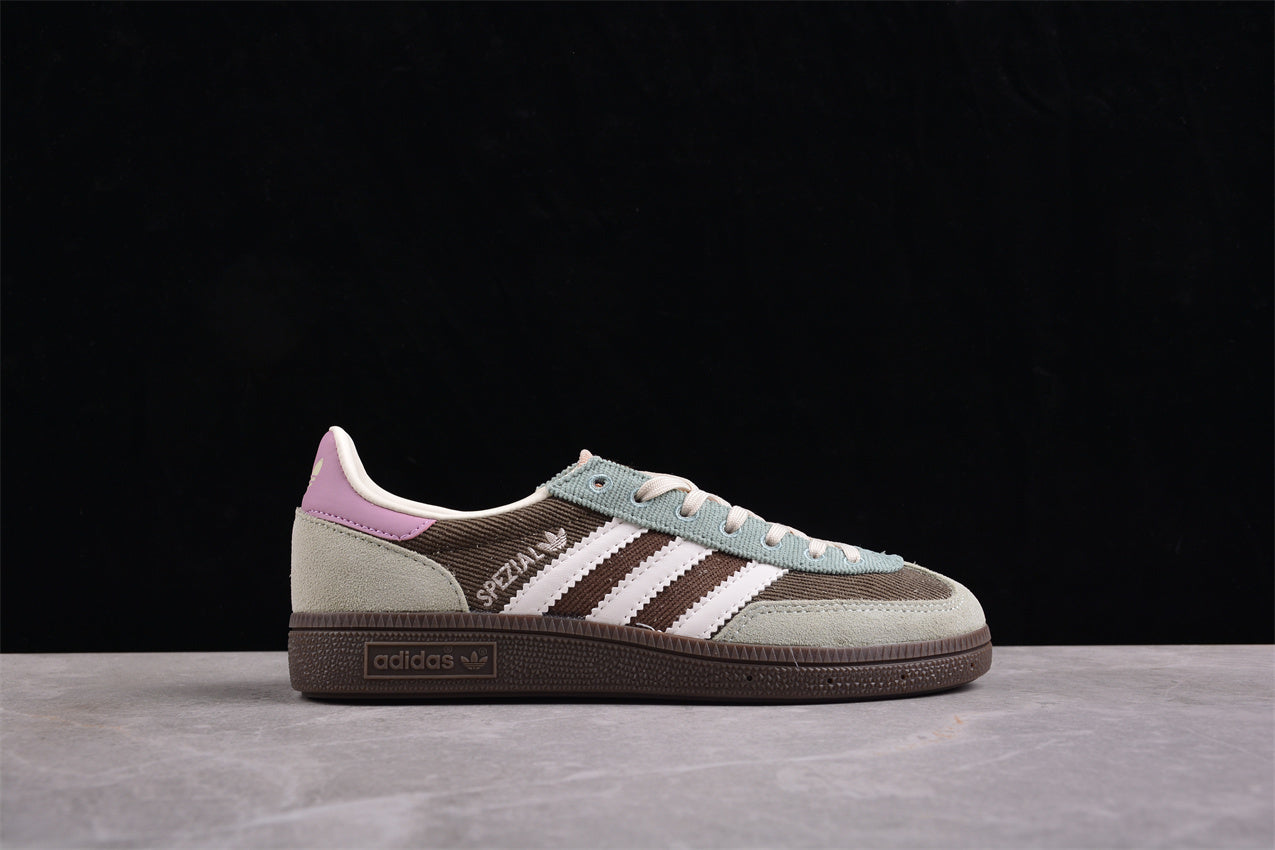 Handball Spezial verde salvia, marrón y blanco con tejido acanalado