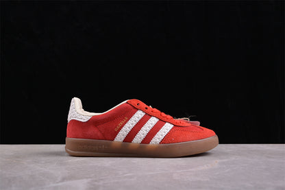 Gazelle rojo y blanco