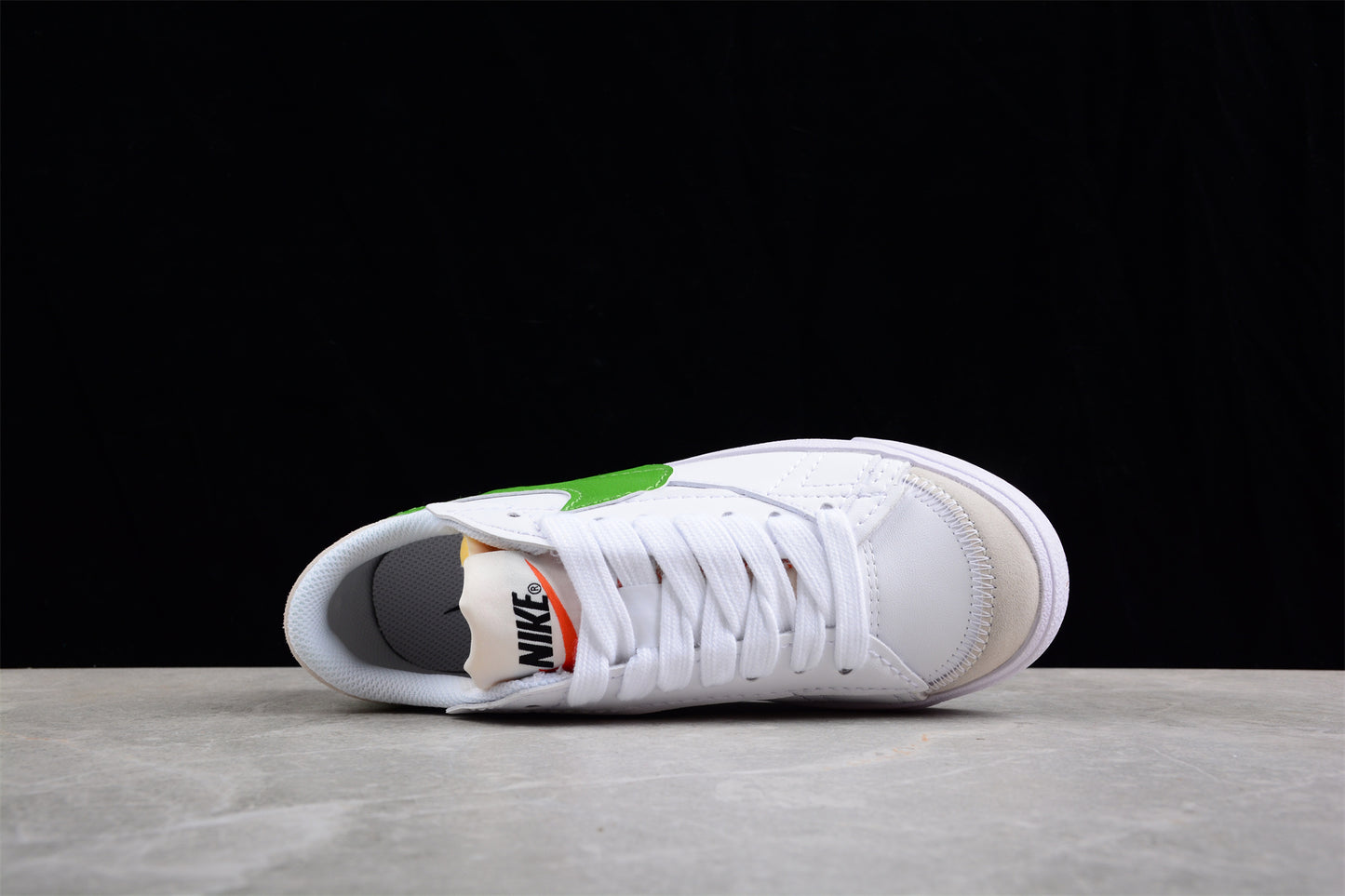 Blazer Low '77 blanco y verde