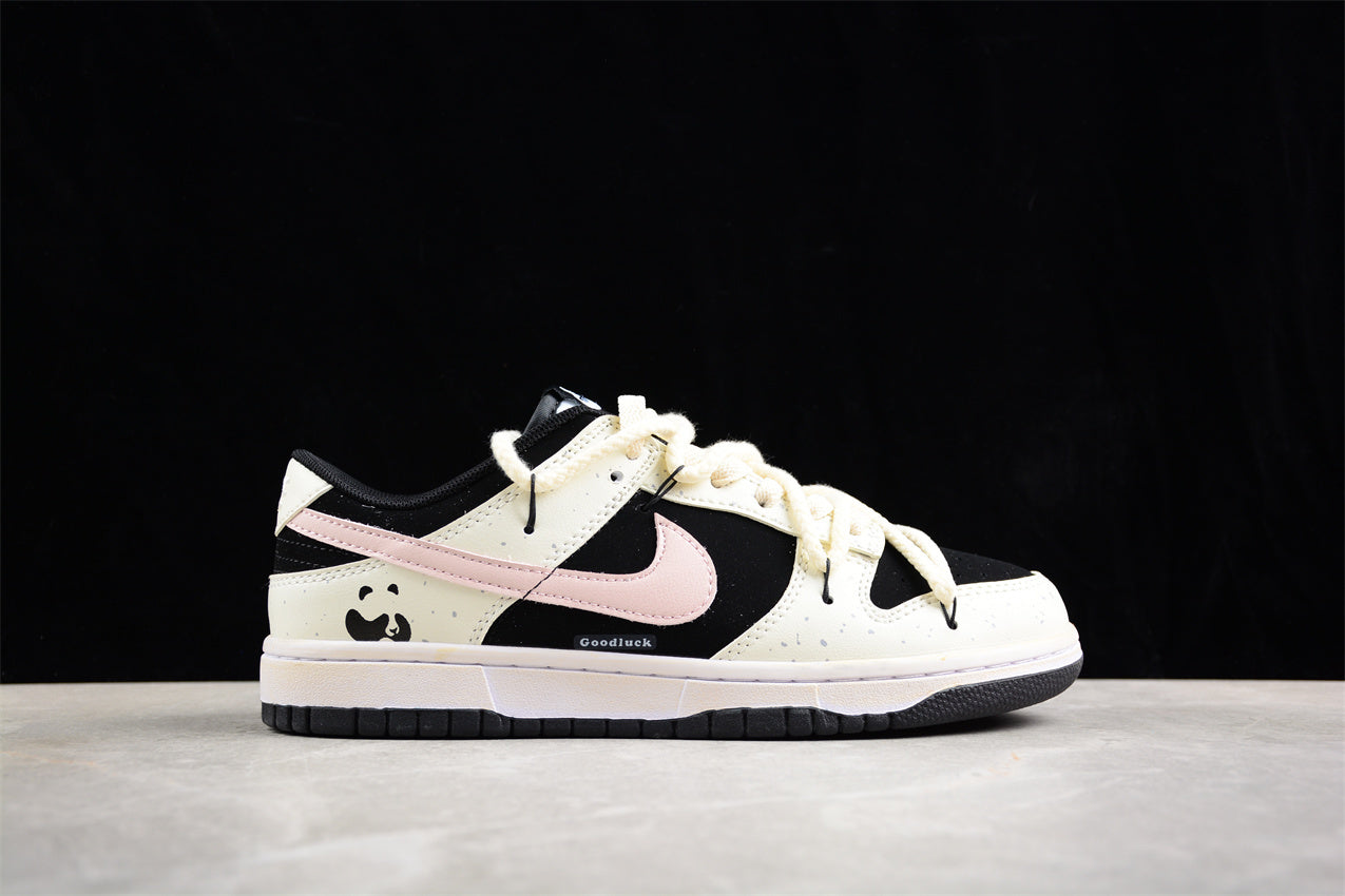 Dunk Low blanco hueso, negro y rosa