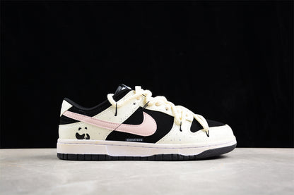 Dunk Low blanco hueso, negro y rosa