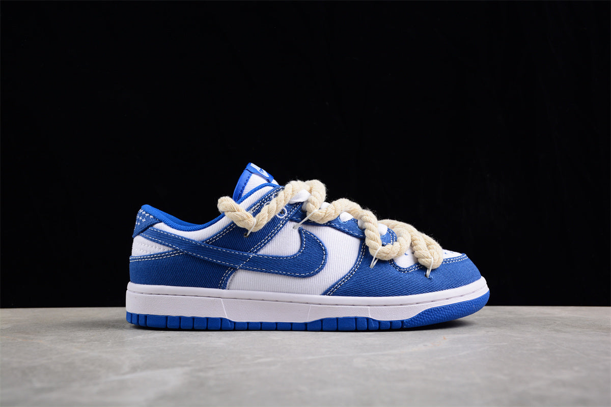 Dunk Low SB azul y blanco