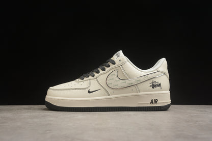 Air Force 1 07 beige y negro