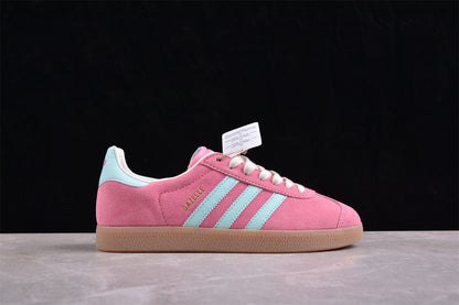 Gazelle rosa y azul cielo