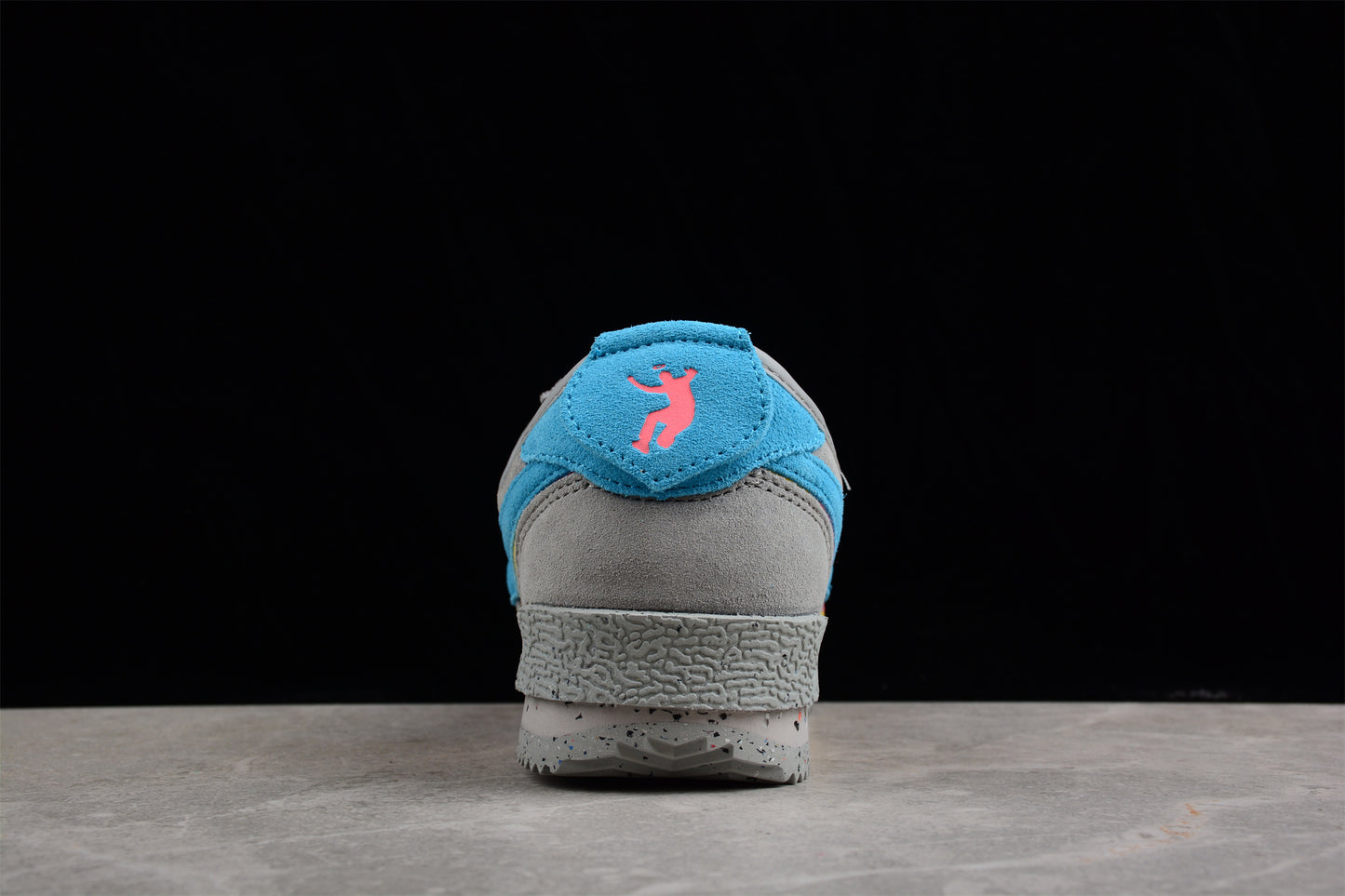 Cortez x Union LA gris, azul, amarillo y rosa