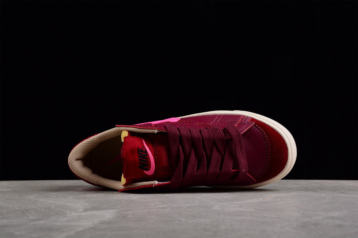 Blazer Low '77 rojo y rosa