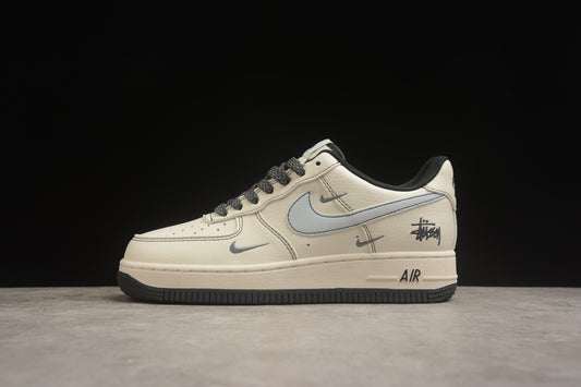 Air Force 1 07 beige y negro carbono