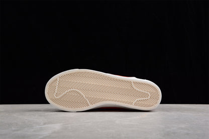 Blazer Low '77 blanco, azul y rojo