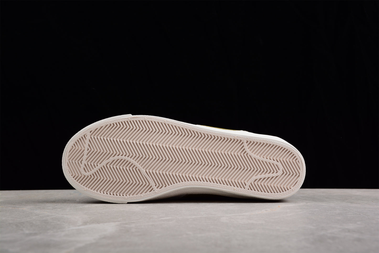 Blazer Low '77 blanco y dorado