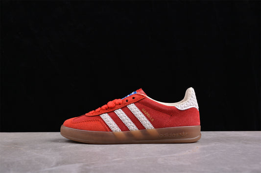 Gazelle rojo y blanco