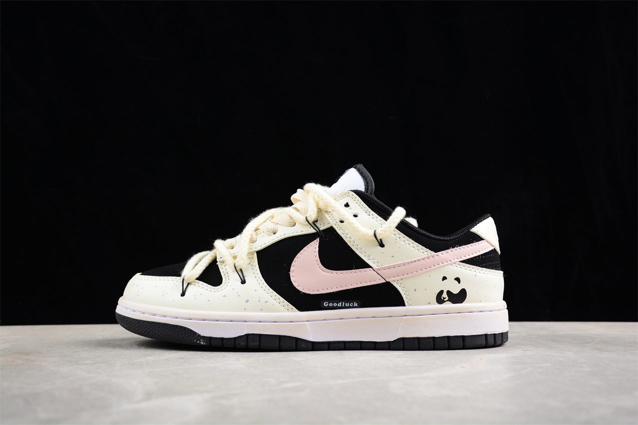 Dunk Low blanco hueso, negro y rosa