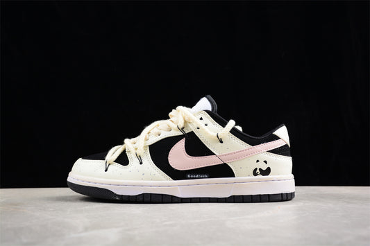 Dunk Low blanco hueso, negro y rosa