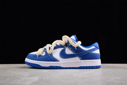Dunk Low SB azul y blanco