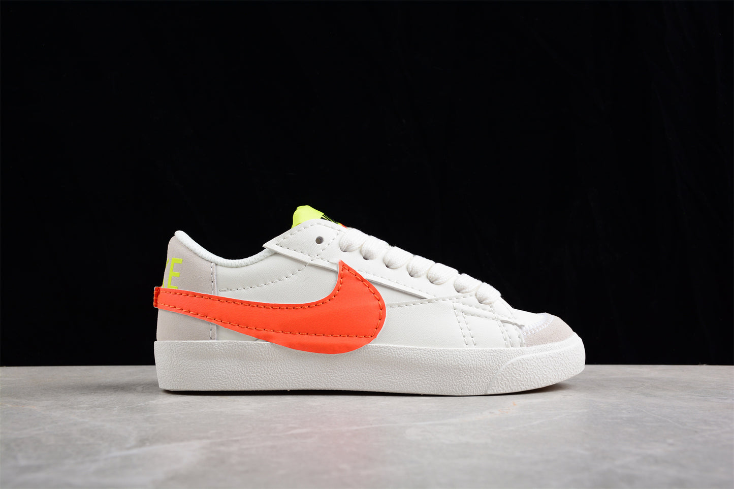 Blazer Low '77 blanco, naranja y verde limon