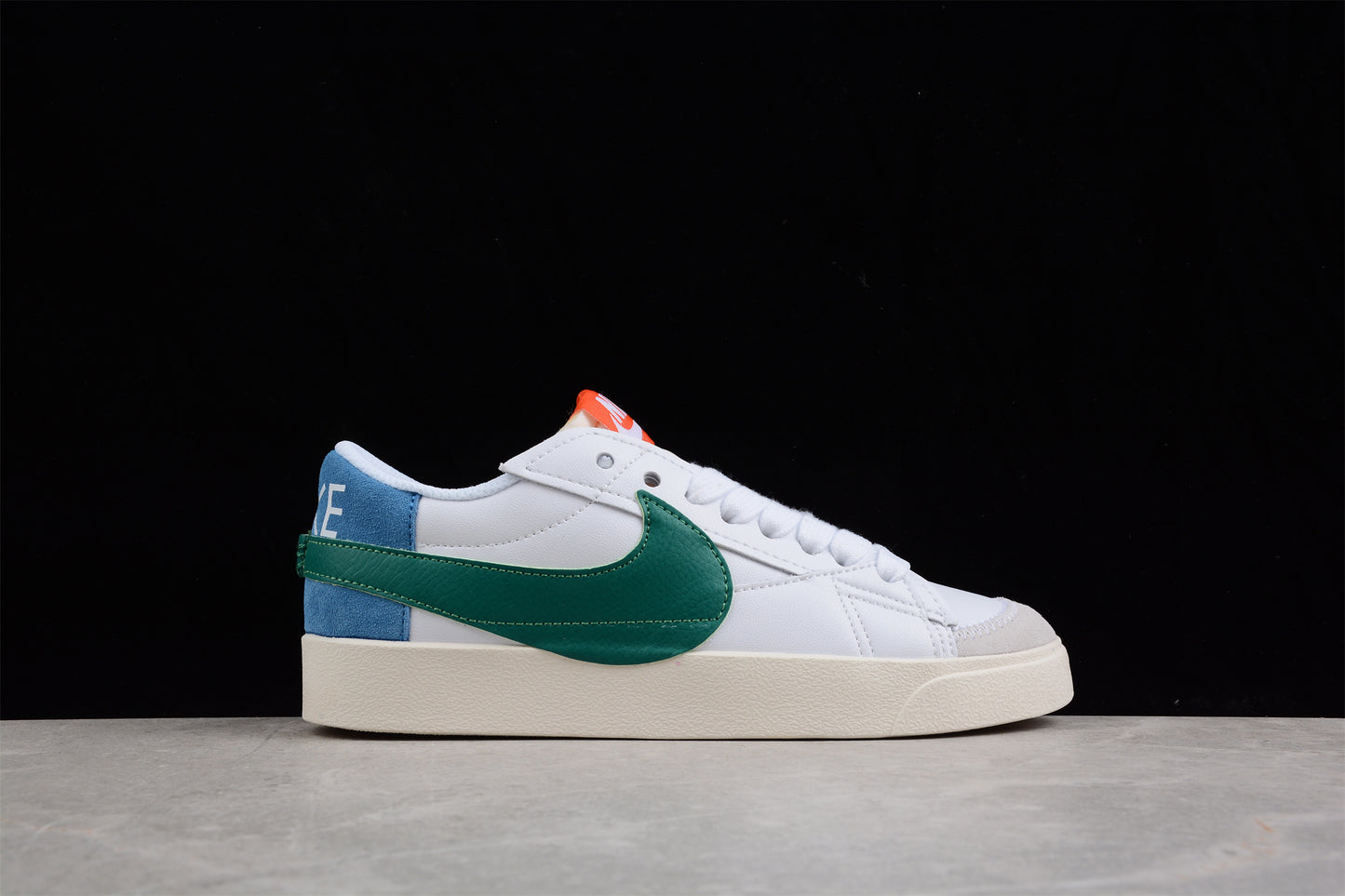 Blazer Low '77 blanco, verde y azul