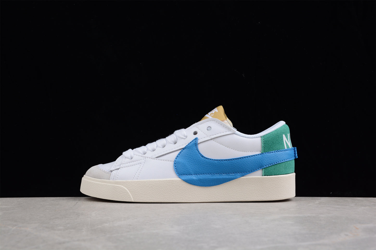 Blazer Low '77 blanco, verde y azul
